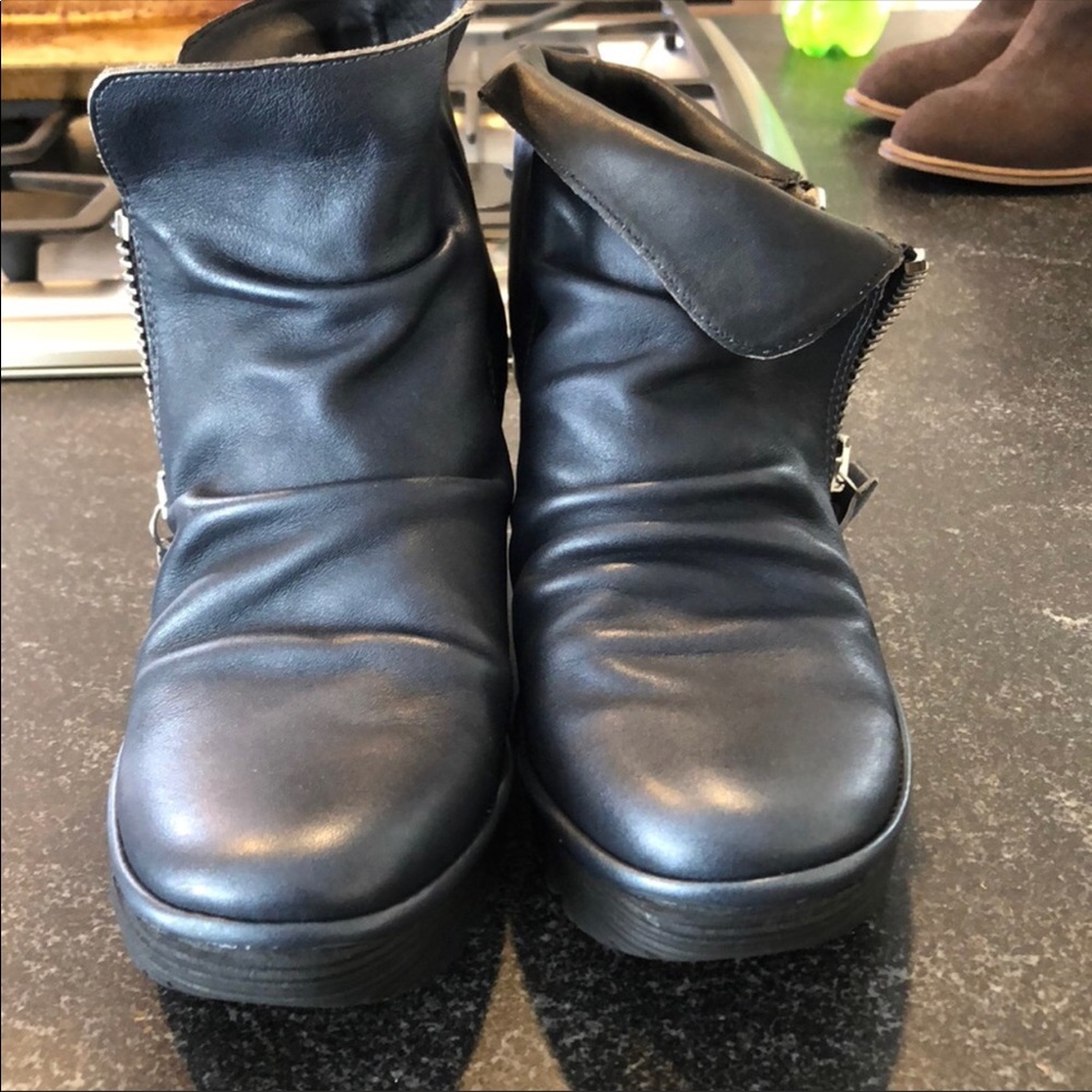 Fly London boots, worn once, sz 40 bluish/grey,